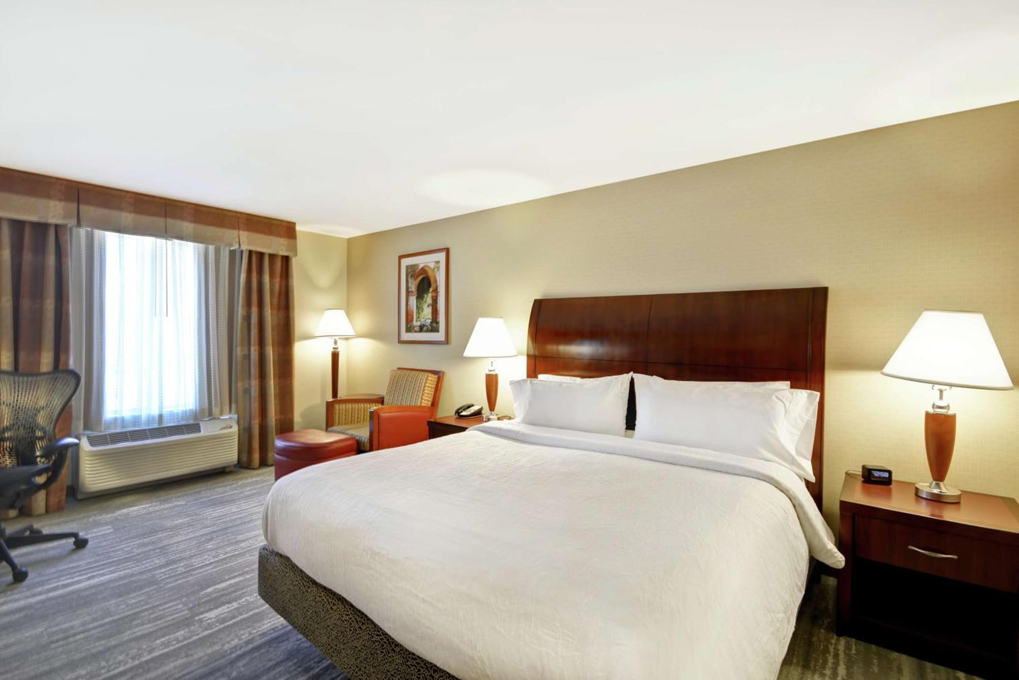 Hilton Garden Inn Ривърхед Екстериор снимка