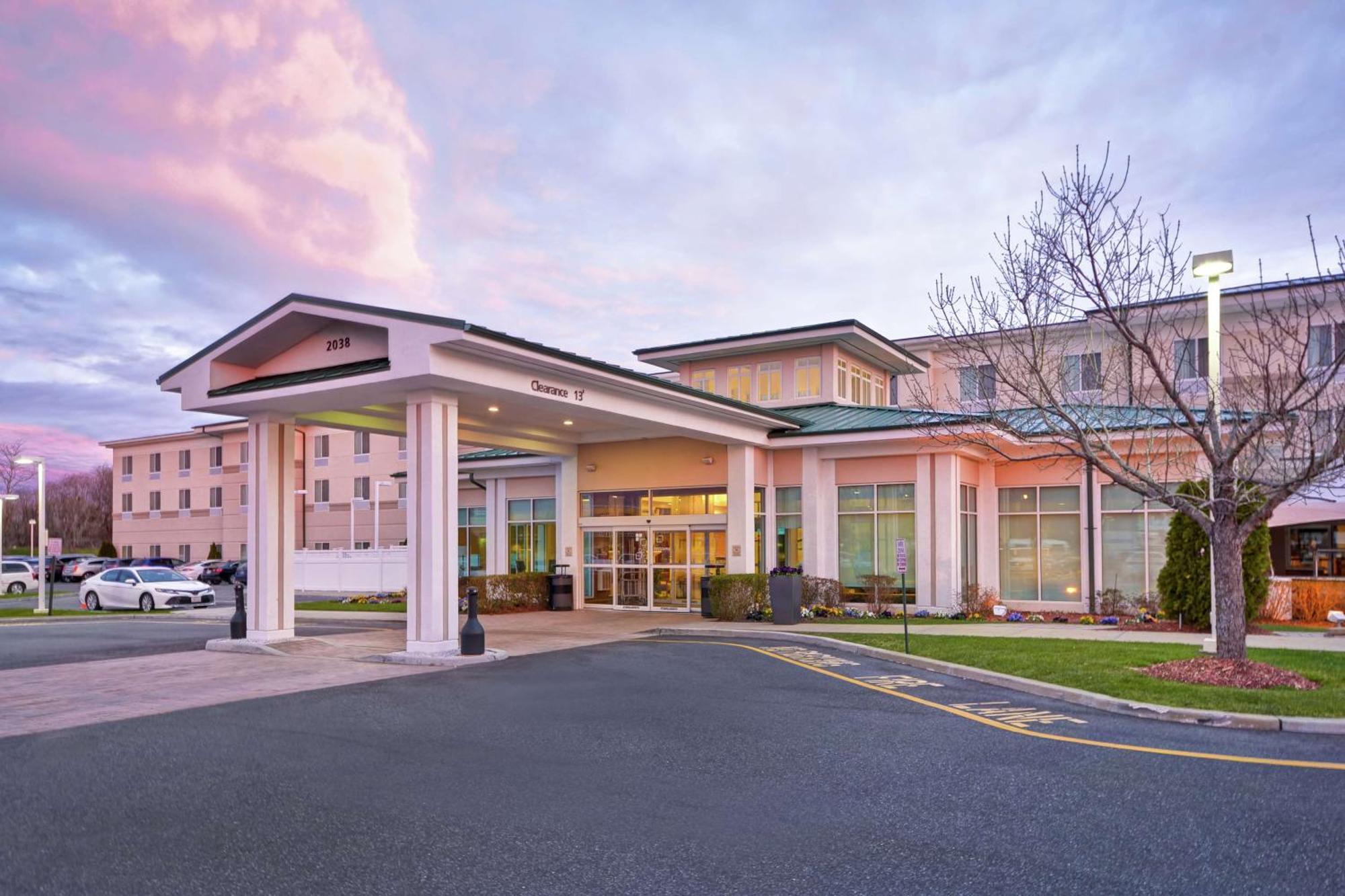 Hilton Garden Inn Ривърхед Екстериор снимка