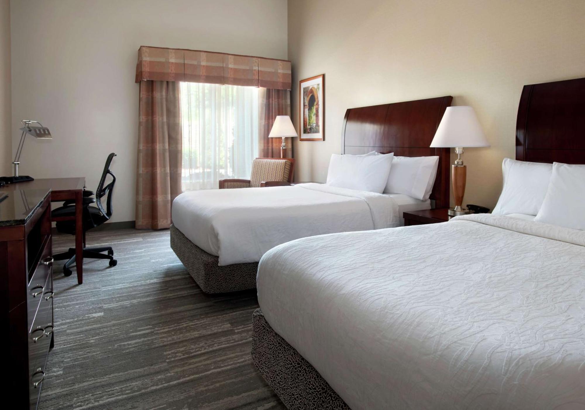 Hilton Garden Inn Ривърхед Екстериор снимка