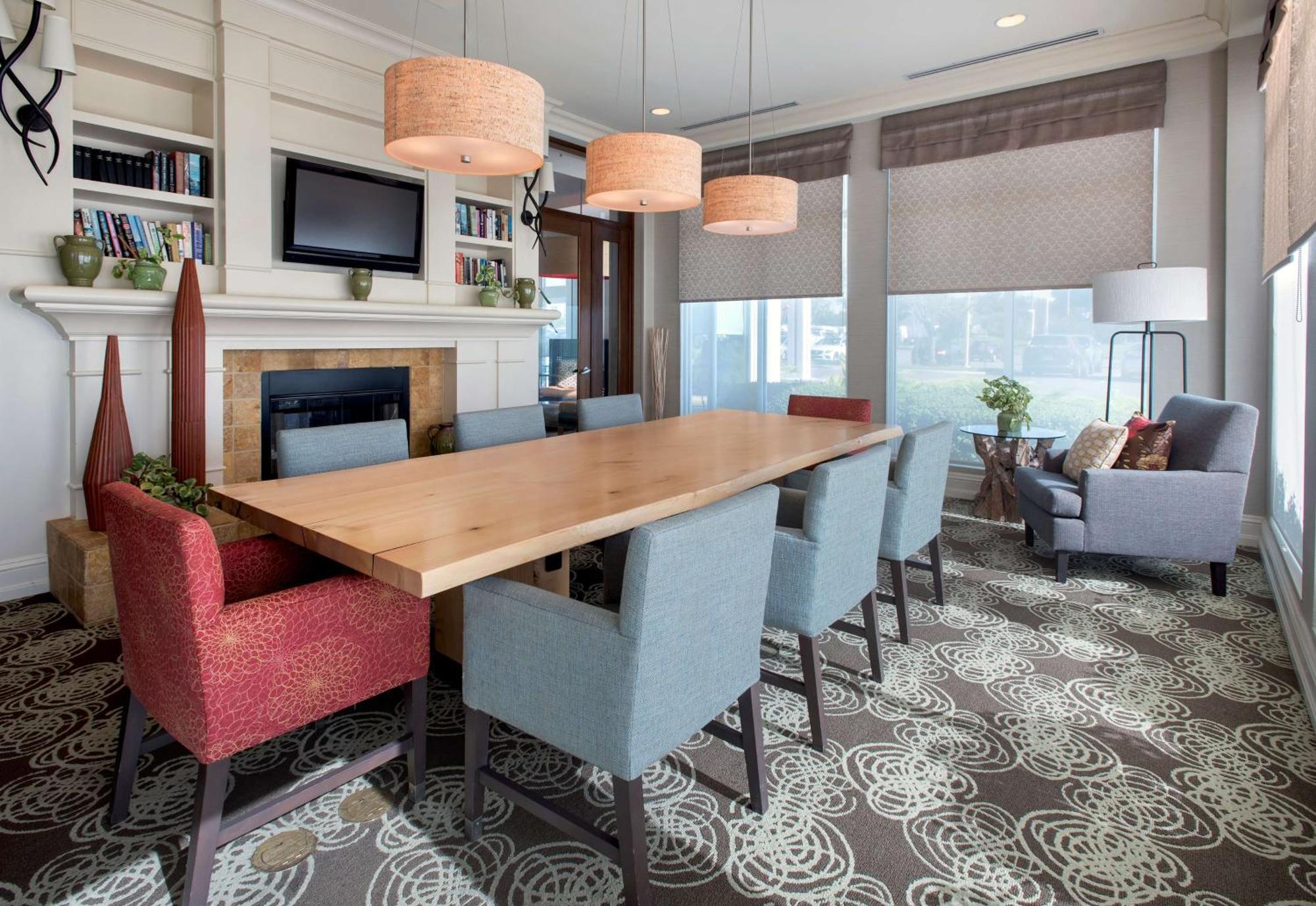 Hilton Garden Inn Ривърхед Екстериор снимка