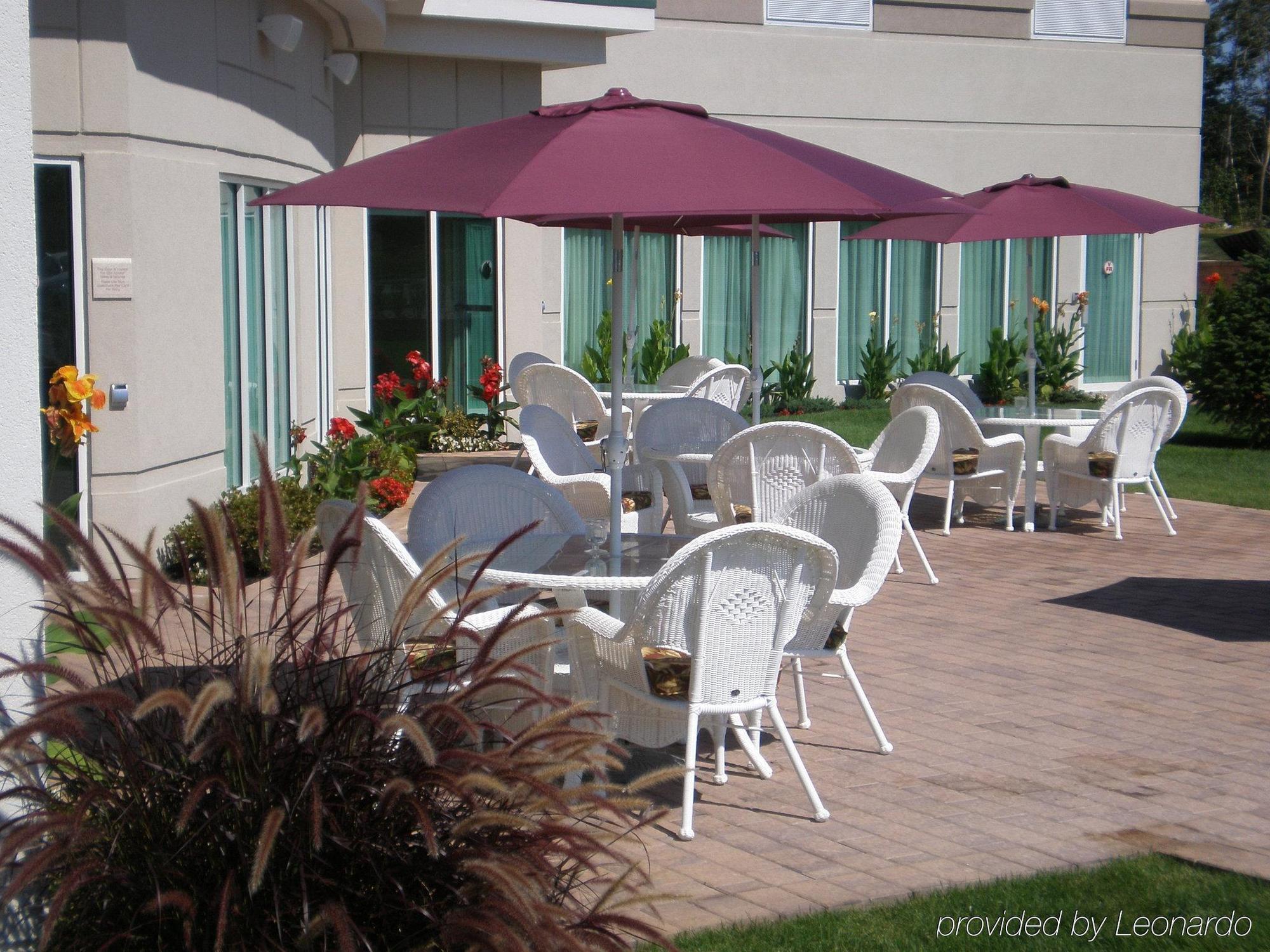 Hilton Garden Inn Ривърхед Ресторант снимка