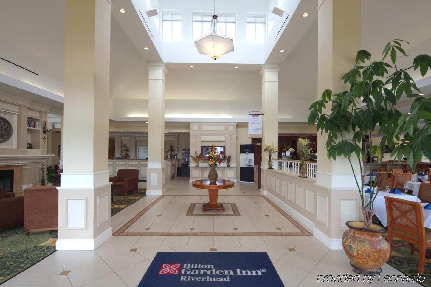 Hilton Garden Inn Ривърхед Екстериор снимка