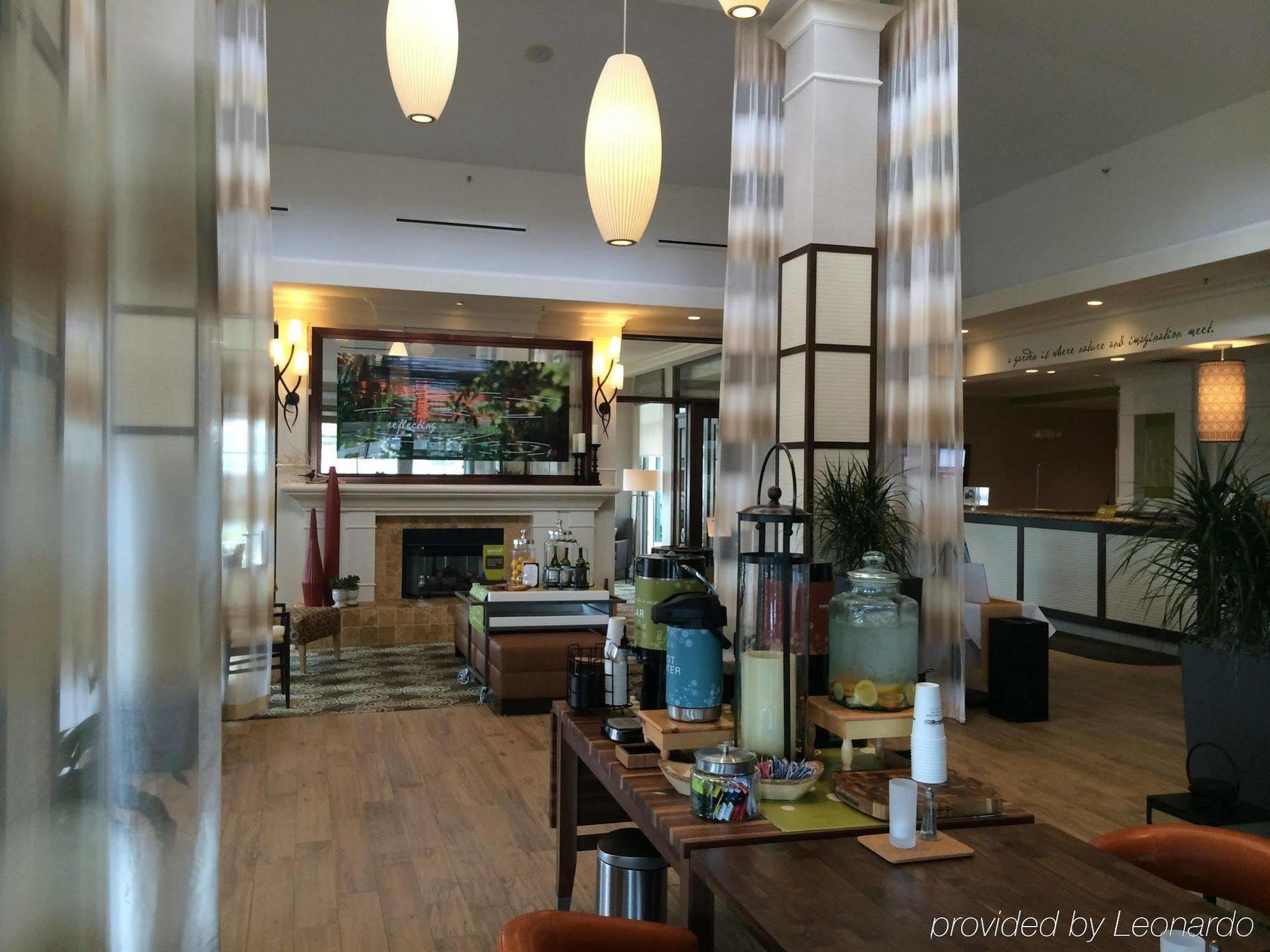 Hilton Garden Inn Ривърхед Екстериор снимка