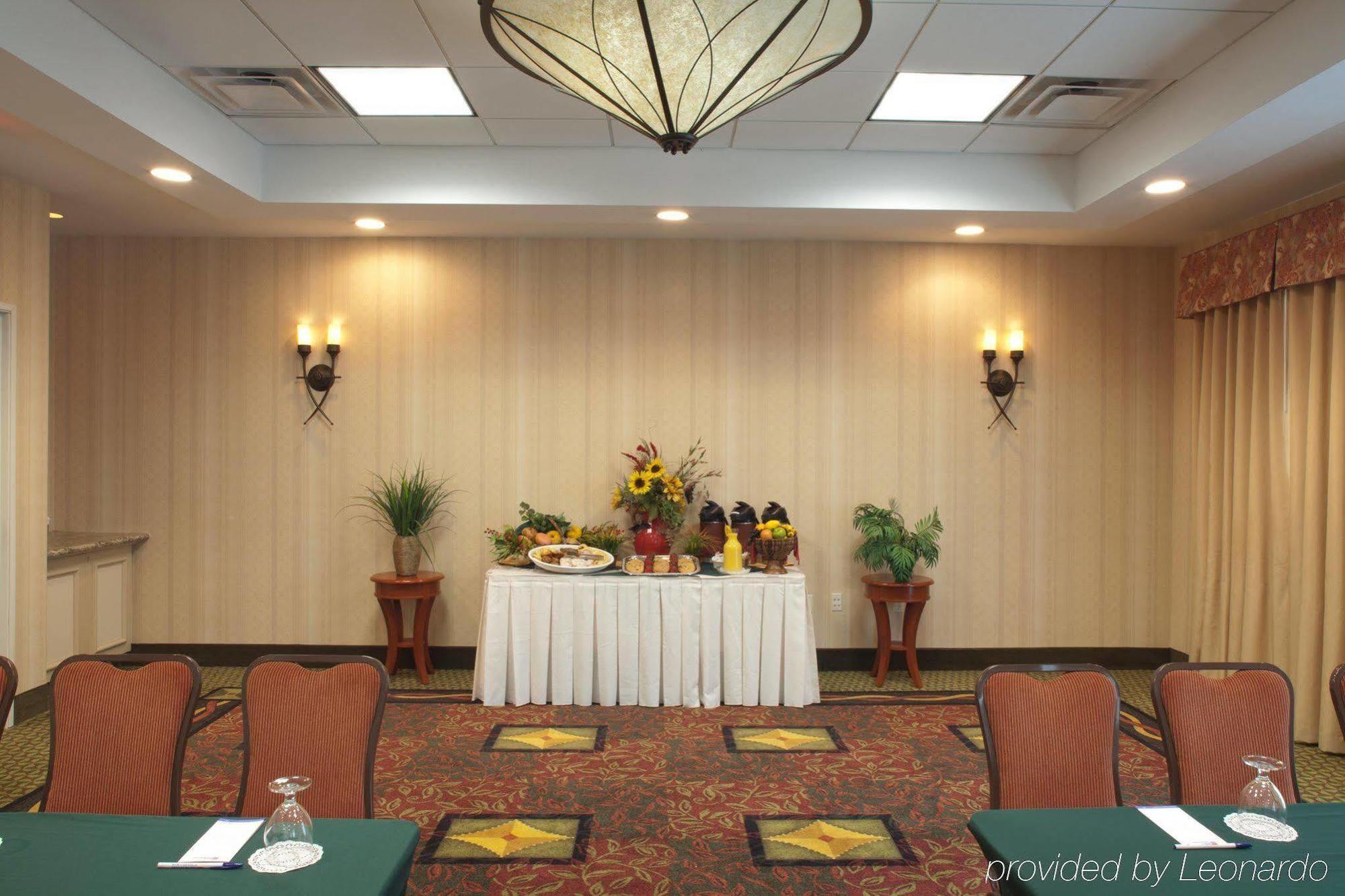 Hilton Garden Inn Ривърхед Екстериор снимка