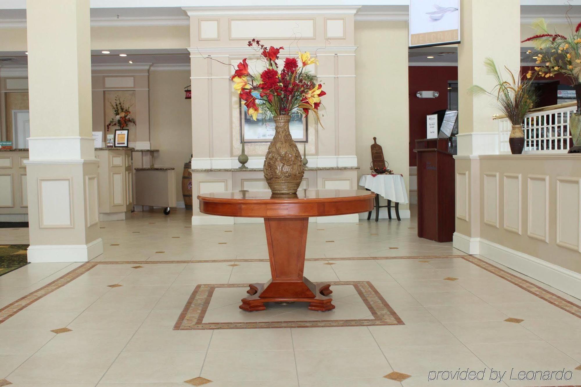 Hilton Garden Inn Ривърхед Интериор снимка